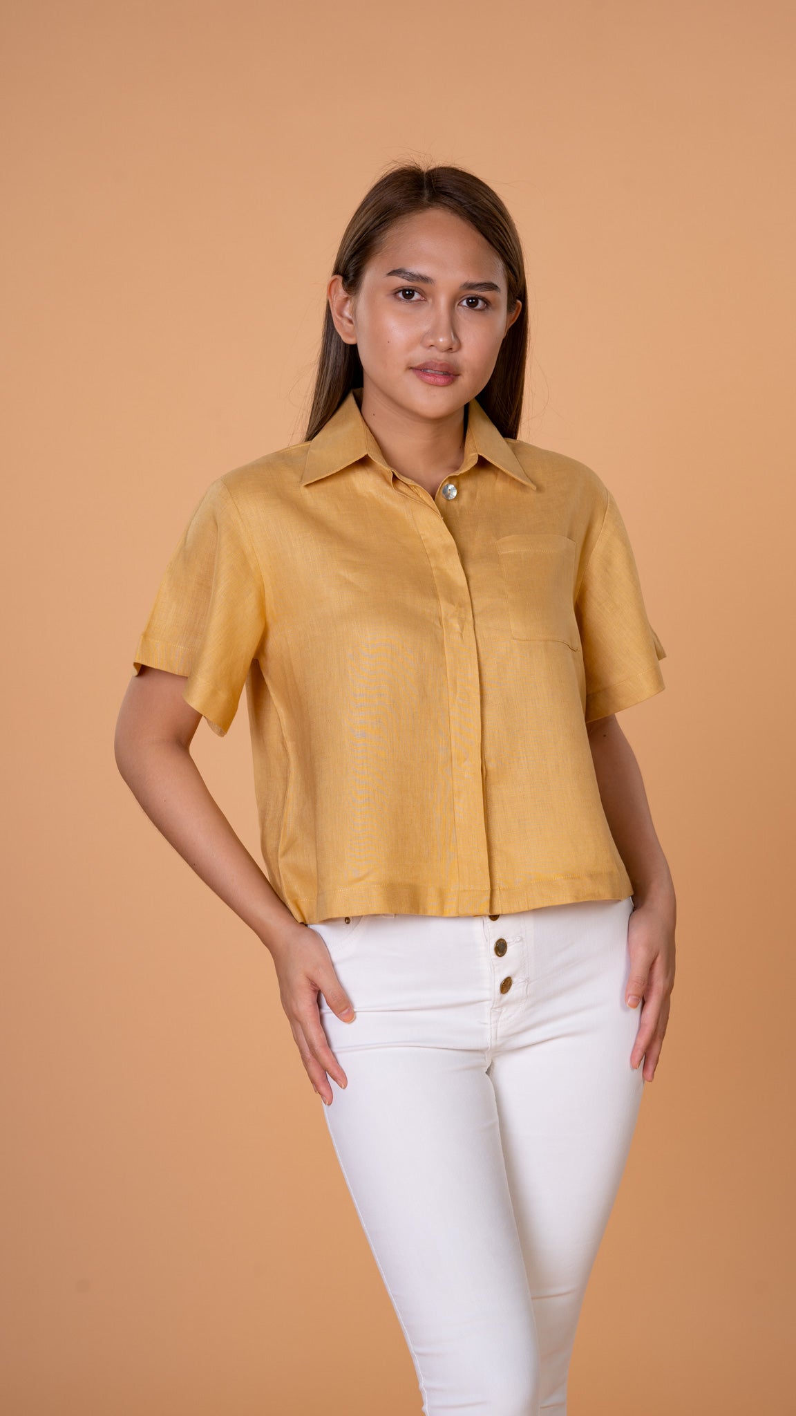Lily in Pale Yellow